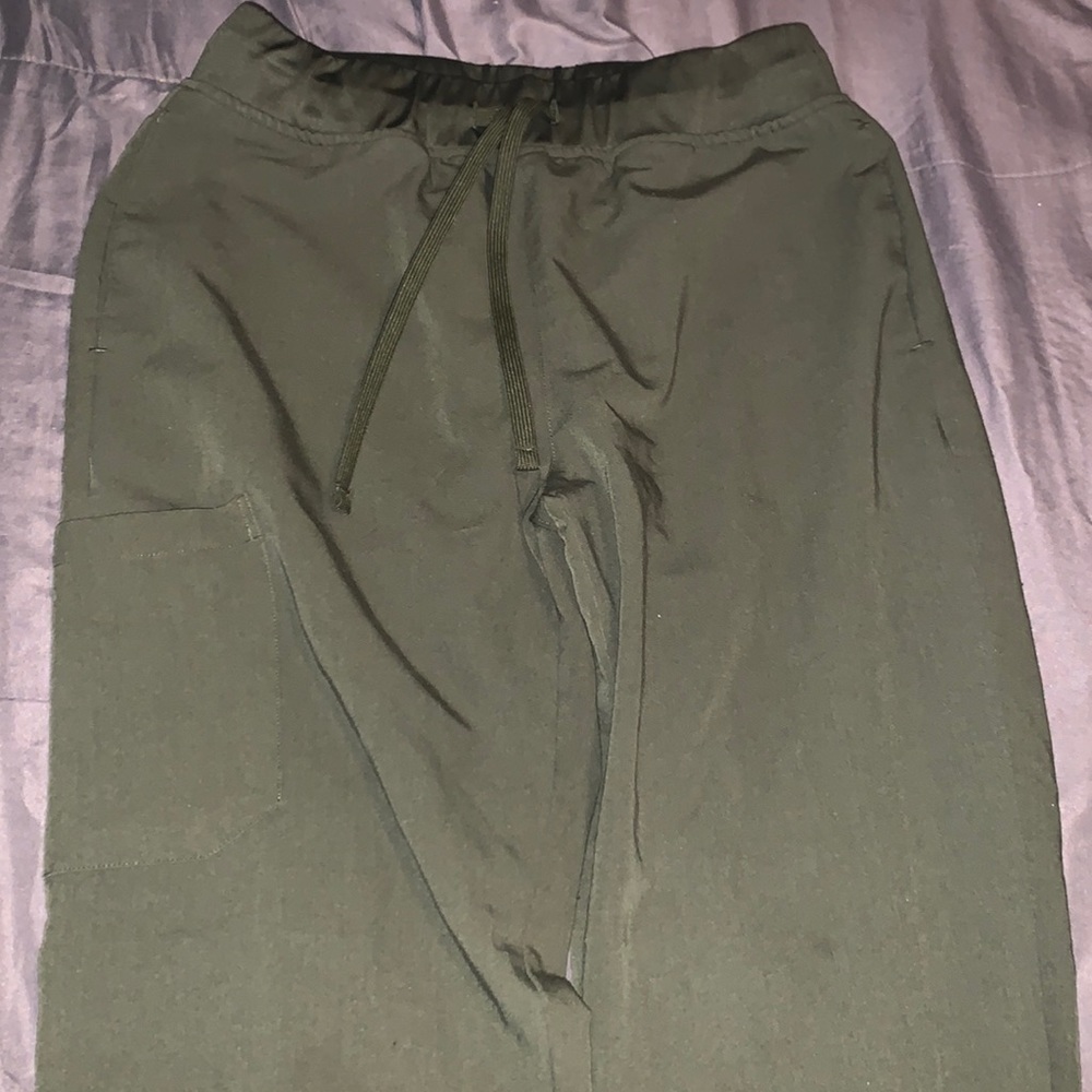 Mandala olive green scrub set petite pants and regular small shirt